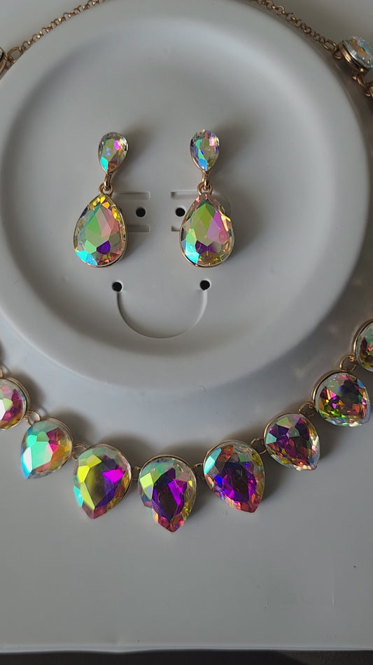 Tear drop necklace with matching earrings